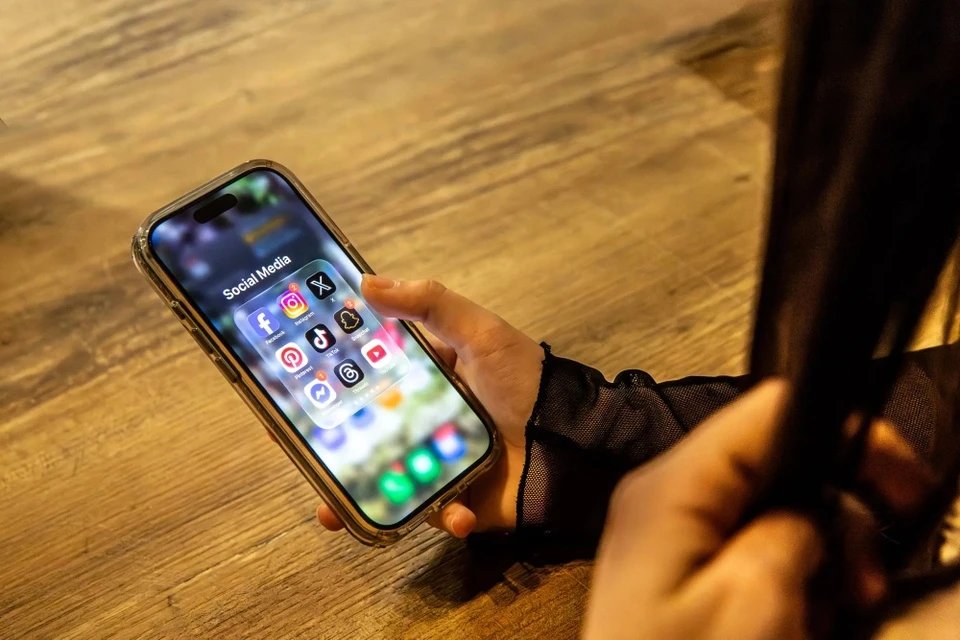 30-1774843226-quoc-gia-dna-dau-tien-siet-chat-mang-xa-hoi-voi-nguoi-duoi-16-tuoi