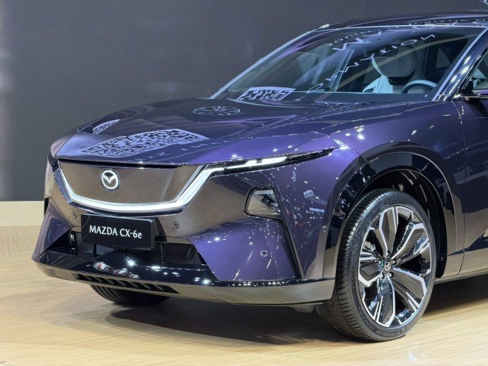 Mazda-CX-6e-11