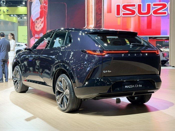 Mazda-CX-6e-1