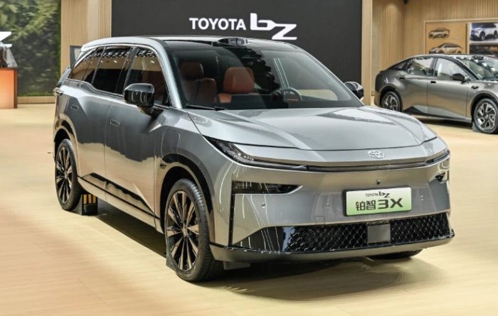 31-1774948966-bo-doi-xe-dien-nha-toyota-tiep-tuc-giam-cham-day-gia-hien-tai-re-nhu-rau-chi-tu-358-trieu-dong