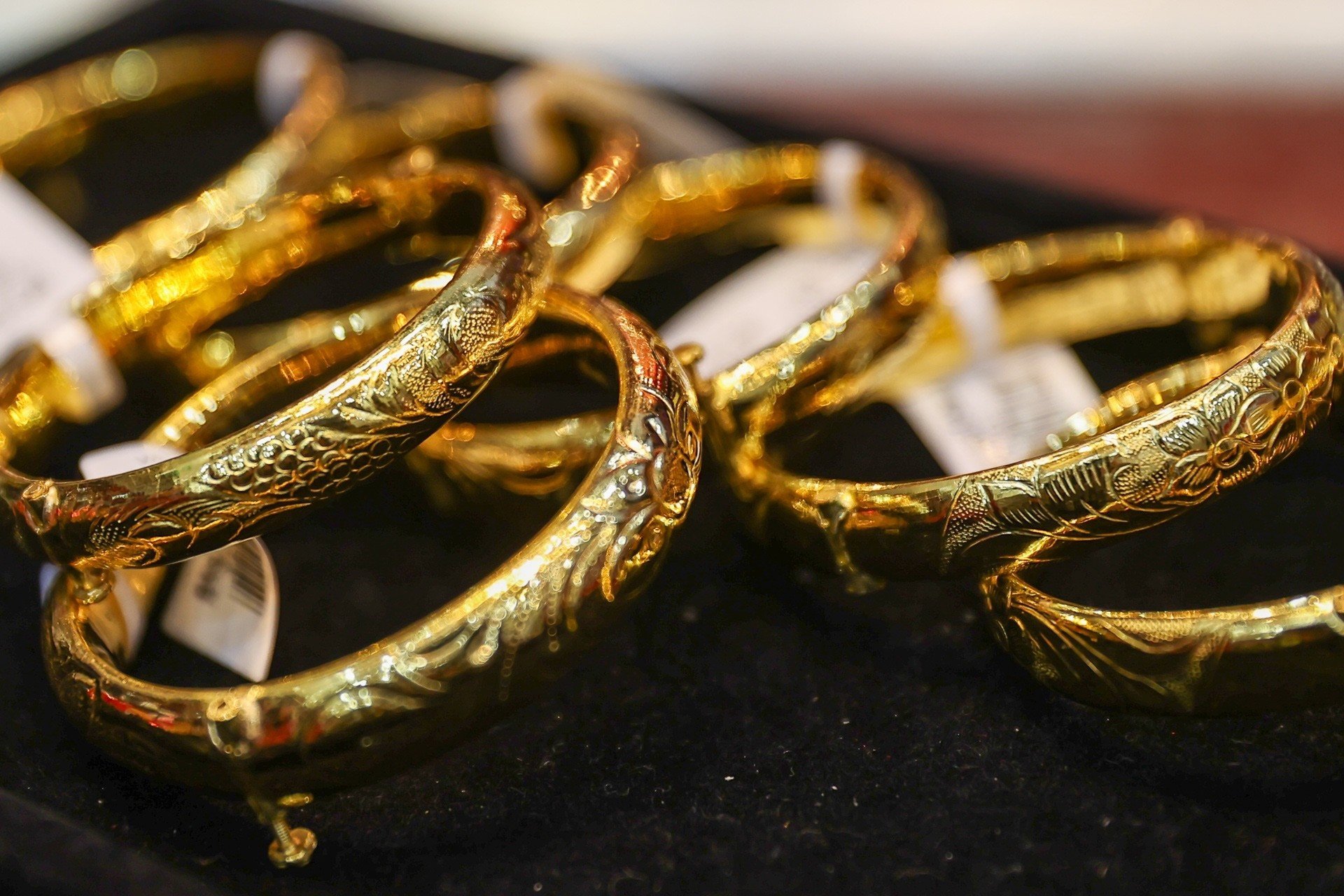 31-1774967927-gia-vang-but-pha-manh-vuot-moc-4600-usdounce-trong-phien-bien-dong