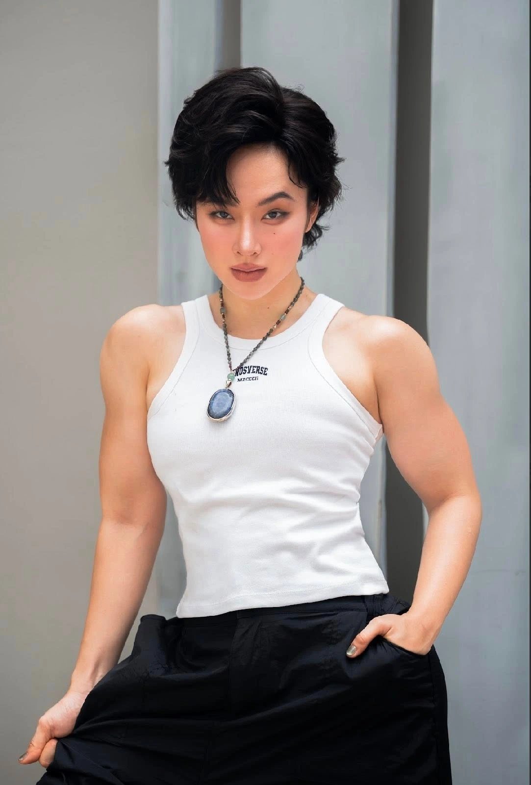 01-1775004120-tu-than-dong-dien-xuat-den-nu-hoang-thi-phi-nhin-lai-be-boi-chan-dong-mot-thoi-khien-angela-phuong-trinh-bi-xu-phat