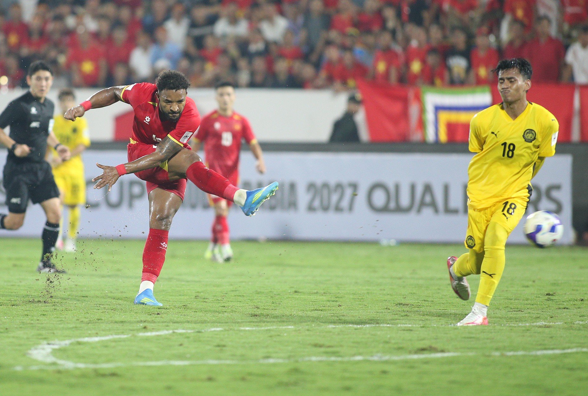 02-1775092735-xuan-son-lap-cu-dup-nhung-tuyen-viet-nam-van-cho-phien-ban-hoan-hao-hon