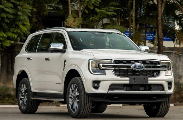 Giá xe Ford Everest lăn bánh đầu tháng 4/2026 cực rẻ, ‘đè đầu’ Hyundai Santa Fe và Toyota Fortuner ảnh 2