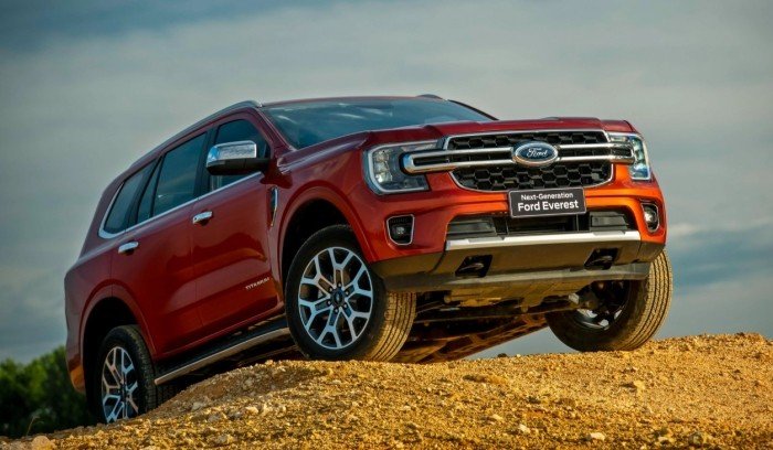 Giá xe Ford Everest lăn bánh đầu tháng 4/2026 cực rẻ, ‘đè đầu’ Hyundai Santa Fe và Toyota Fortuner ảnh 5