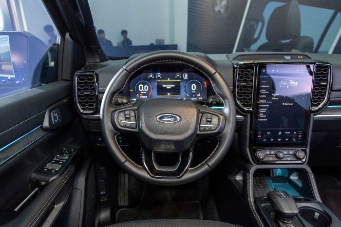 Giá xe Ford Everest lăn bánh đầu tháng 4/2026 cực rẻ, ‘đè đầu’ Hyundai Santa Fe và Toyota Fortuner ảnh 8