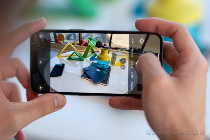 02-1775120621-day-la-chiec-iphone-tai-tho-gia-re-dang-mua-nhat-thang-42026-camera-xin-hon-ca-iphone-17e