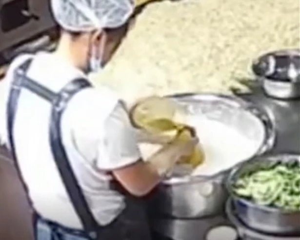 02-1775122435-khi-pham-mau-cong-nghiep-dau-doc-tuong-lai-rung-dong-vu-ngo-doc-chi-tai-truong-mam-non