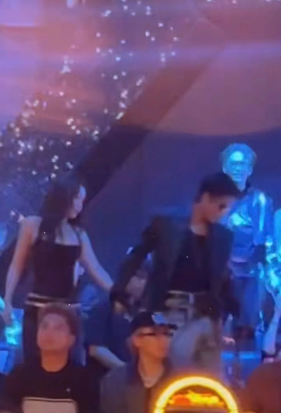 03-1775174190-bich-phuong-tang-duy-tan-thoai-mai-the-hien-tinh-cam-tai-su-kien