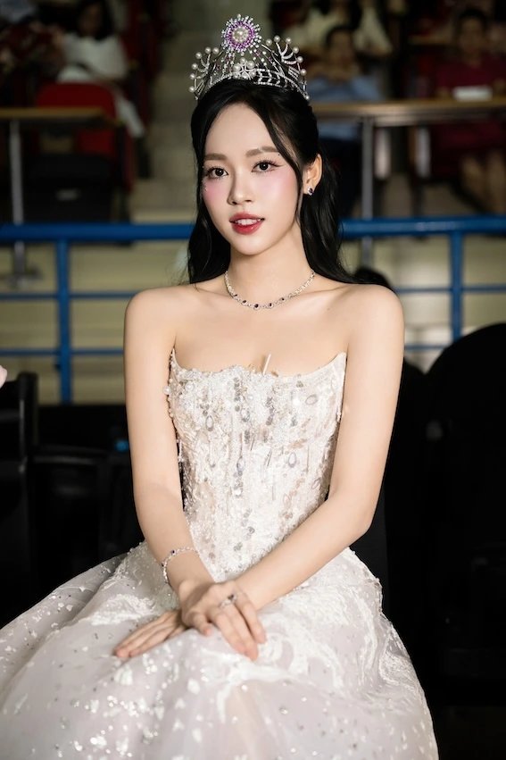 03-1775177552-hanh-trinh-tu-thu-khoa-dai-hoc-den-cuoc-song-an-minh-day-bi-an-cua-a-hau-trinh-thuy-linh