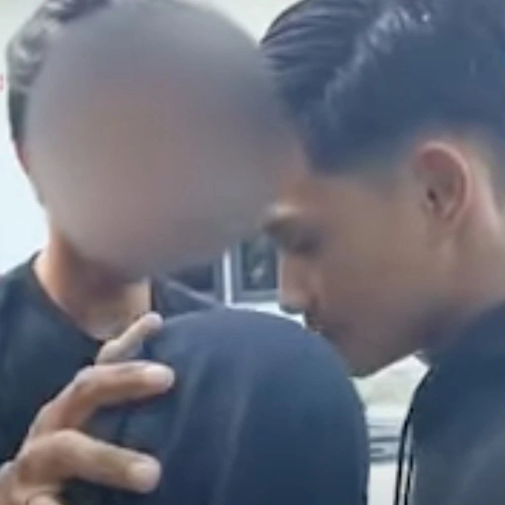 03-1775185858-buong-tay-de-nguoi-minh-yeu-hanh-phuc-cach-hanh-xu-gay-ngo-ngang-cua-nguoi-chong-bi-phan-boi