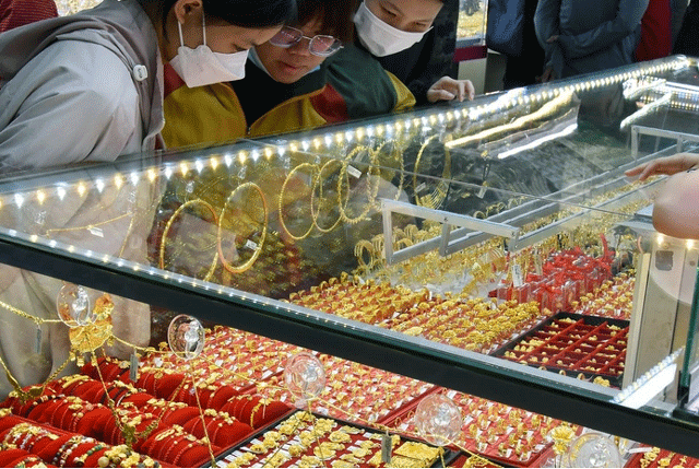 03-1775204721-gia-vang-hom-nay-tiep-da-tang-nen-mua-vang-hay-doi-them-3-nguyen-tac-song-con-de-chot-loi-hieu-qua