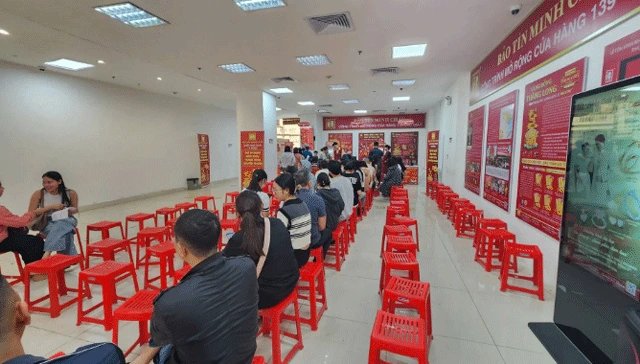 03-1775212335-gia-vang-hom-nay-bat-tang-chuyen-gia-noi-thang-ve-kha-nang-gia-vang-cham-moc-5000-usd