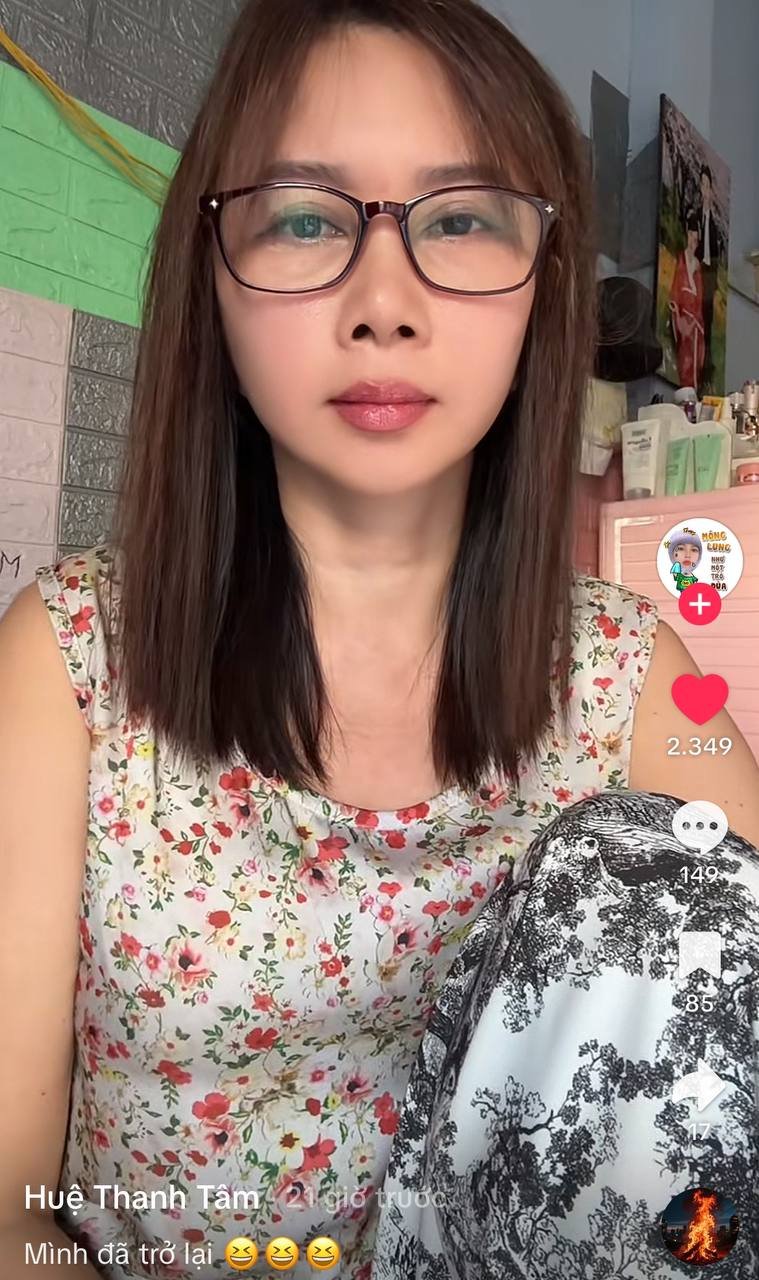 04-1775265326-me-hoa-hau-thuy-tien-di-kham-tam-than-cau-xin-cu-dan-mang-ngung-khau-nghiep