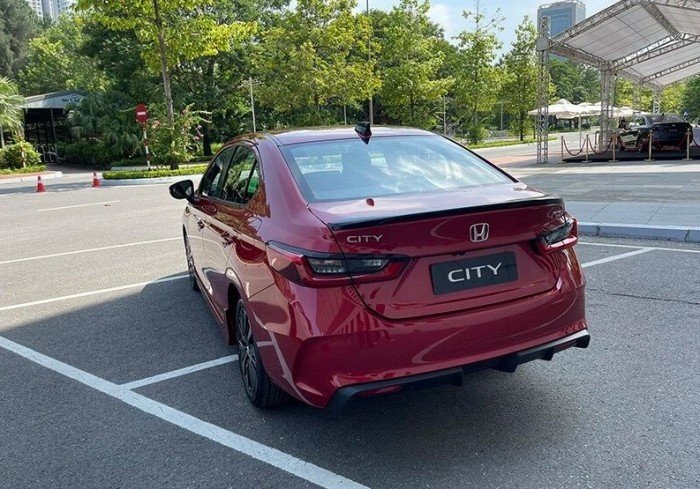 04-1775319091-toyota-vios-va-hyundai-accent-toang-nang-gia-lan-banh-honda-city-dau-thang-42026-giam-con-cuc-re