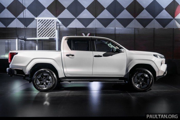 2026-Toyota-Hilux-5