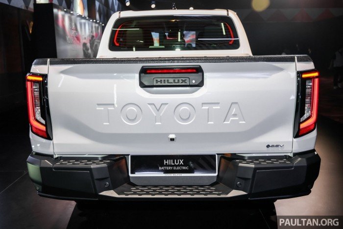 2026-Toyota-Hilux-4