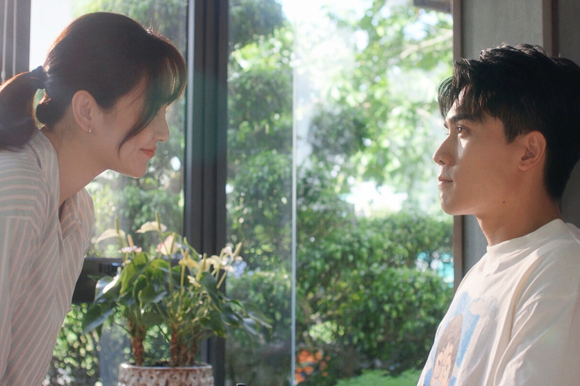 05-1775352772-vi-me-anh-phan-chia-tay-binh-cu-ruou-moi-va-cu-loi-nguoc-dong-cua-phim-ngon-tinh-viet