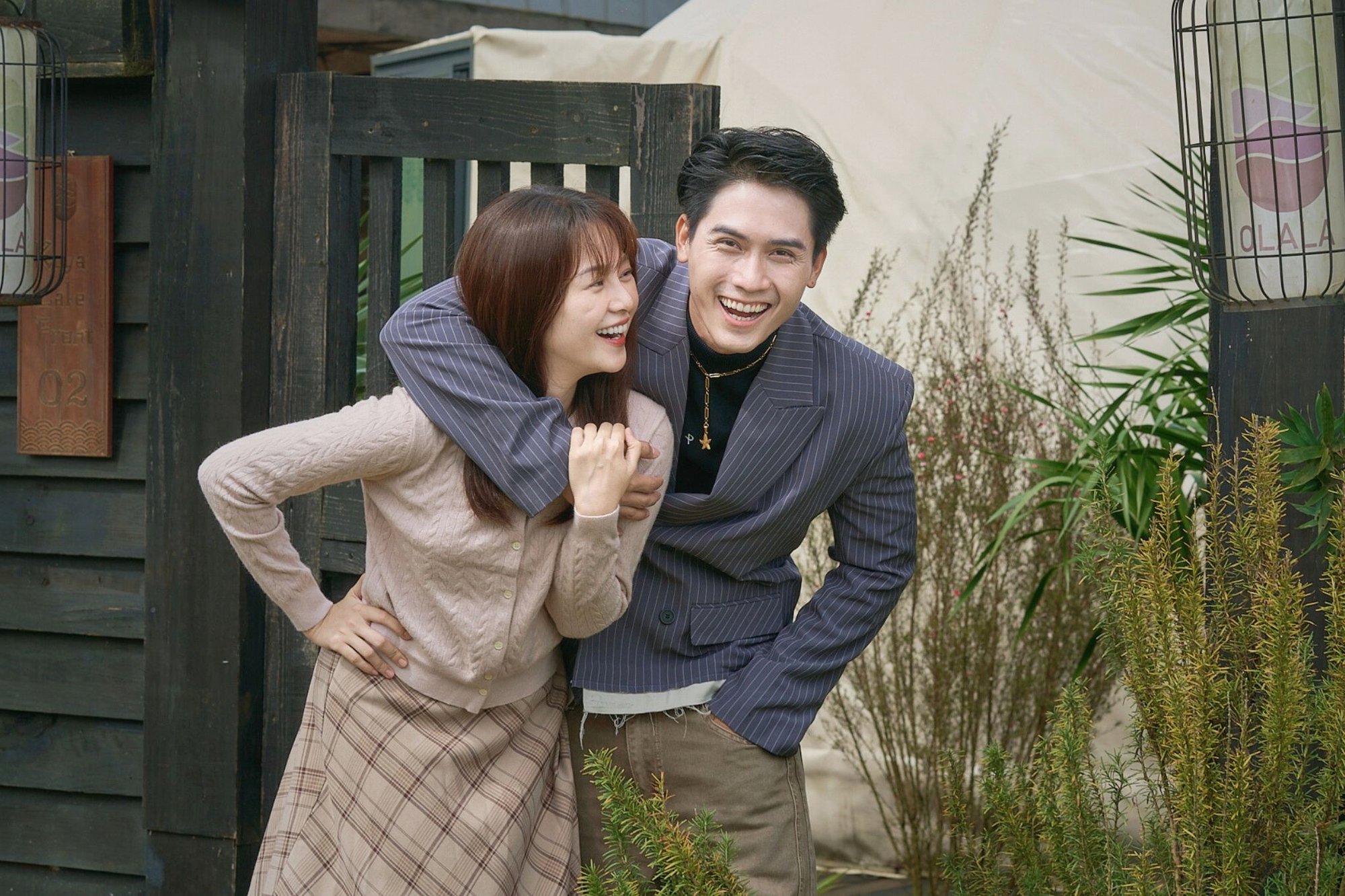 05-1775352773-vi-me-anh-phan-chia-tay-binh-cu-ruou-moi-va-cu-loi-nguoc-dong-cua-phim-ngon-tinh-viet