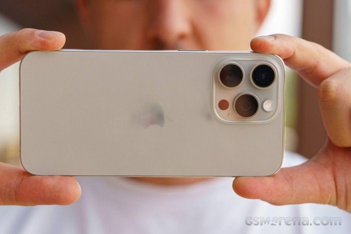 05-1775372998-day-la-chiec-iphone-15-pro-max-fullbox-hiem-hoi-con-sot-lai-dung-van-cuc-muot-chang-kem-iphone-17-pro-max