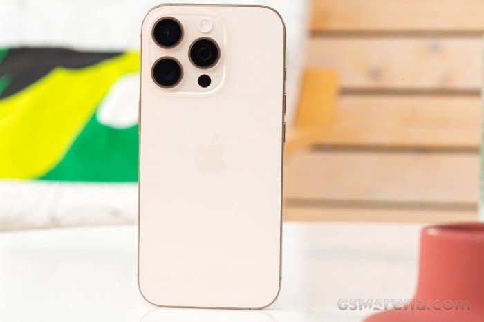 05-1775374351-day-la-chiec-iphone-pro-3-mat-cau-hinh-khung-gia-re-nhat-viet-nam-dung-ngon-chang-kem-iphone-17-pro-max