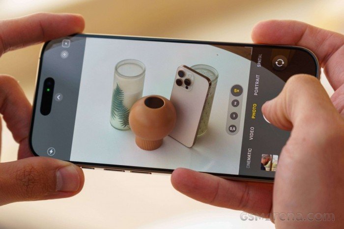 05-1775374362-day-la-chiec-iphone-pro-3-mat-cau-hinh-khung-gia-re-nhat-viet-nam-dung-ngon-chang-kem-iphone-17-pro-max