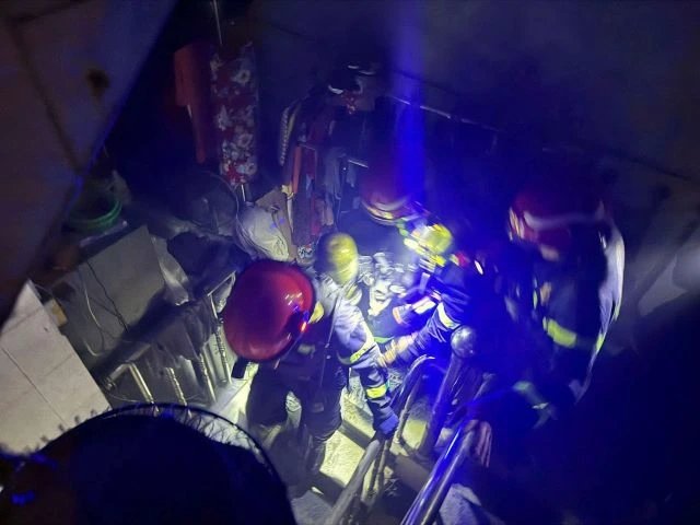 05-1775374740-tphcm-giai-cuu-nghet-tho-2-nguoi-mac-ket-trong-can-nha-6-tang-chay-du-doi