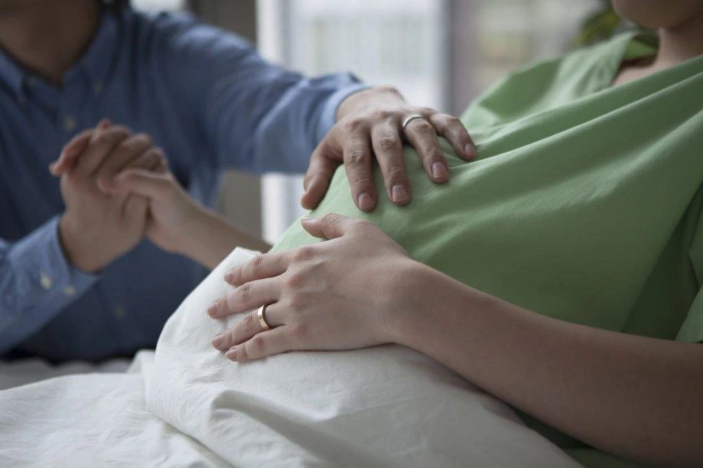 05-1775376330-nhat-ky-ho-de-cuoi-ra-nuoc-mat-cua-anh-chong-bat-on-khi-tinh-yeu-lam-bay-mau-ly-tri