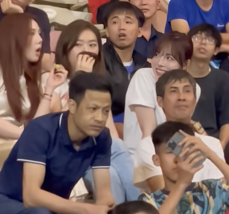 06-1775462653-hotgirl-ban-sung-phi-thanh-thao-xuat-hien-tren-khan-dai-co-vu-ly-duc-xoa-tan-tin-don-ran-nut