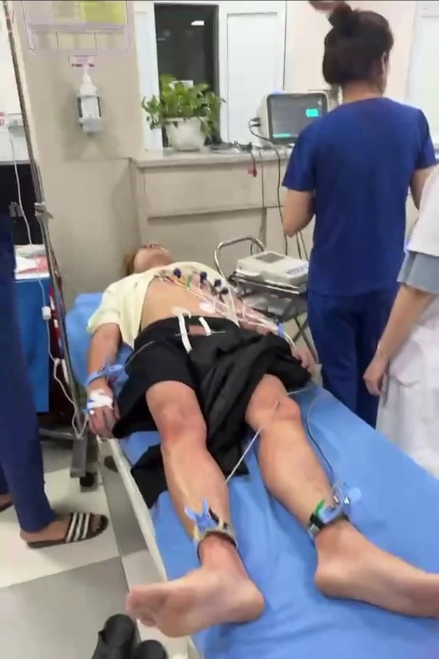 07-1775519093-hiem-hoa-tu-trao-luu-an-banh-trung-kien-nhieu-nguoi-nhap-vien-cap-cuu