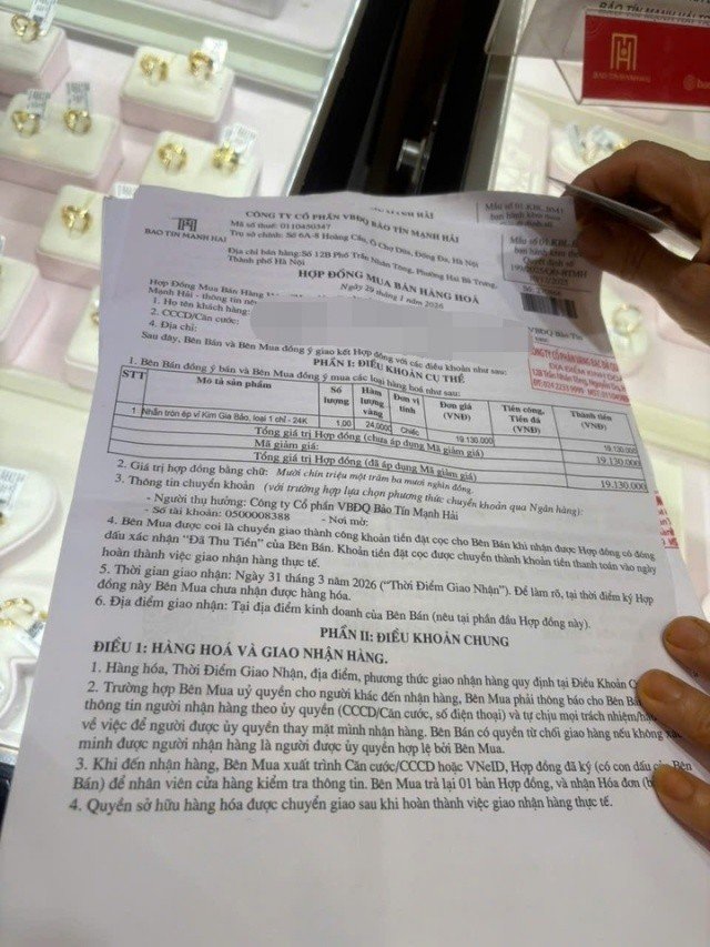 07-1775528150-thuc-trang-mua-vang-bang-giay-hen-tai-ha-noi-tang-manh-hop-dong-mua-ban-quy-dinh-gi