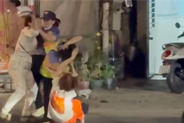 07-1775559982-da-nang-hai-nu-nhan-vien-gac-chan-duong-sat-bi-hanh-hung-len-tieng-doi-tuong-co-dau-hieu-su-dung-ruou-bia