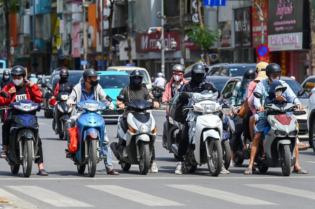 07-1775574571-nhieu-dia-phuong-ghi-nhan-nen-nhiet-vuot-40-do-c-trong-dot-nang-nong-dien-rong