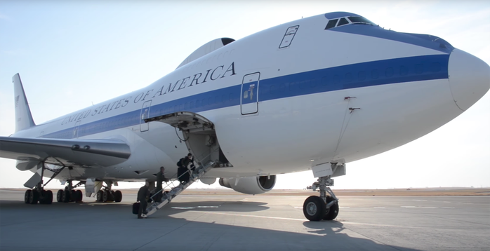 07-1775578822-may-bay-ngay-tan-the-my-bat-ngo-xuat-hien-gan-trung-tam-chi-huy-hat-nhan