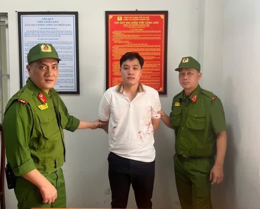 08-1775610797-khong-che-thanh-nien-ngao-da-hanh-hung-tai-xe-tai-khu-do-thi-linh-dam