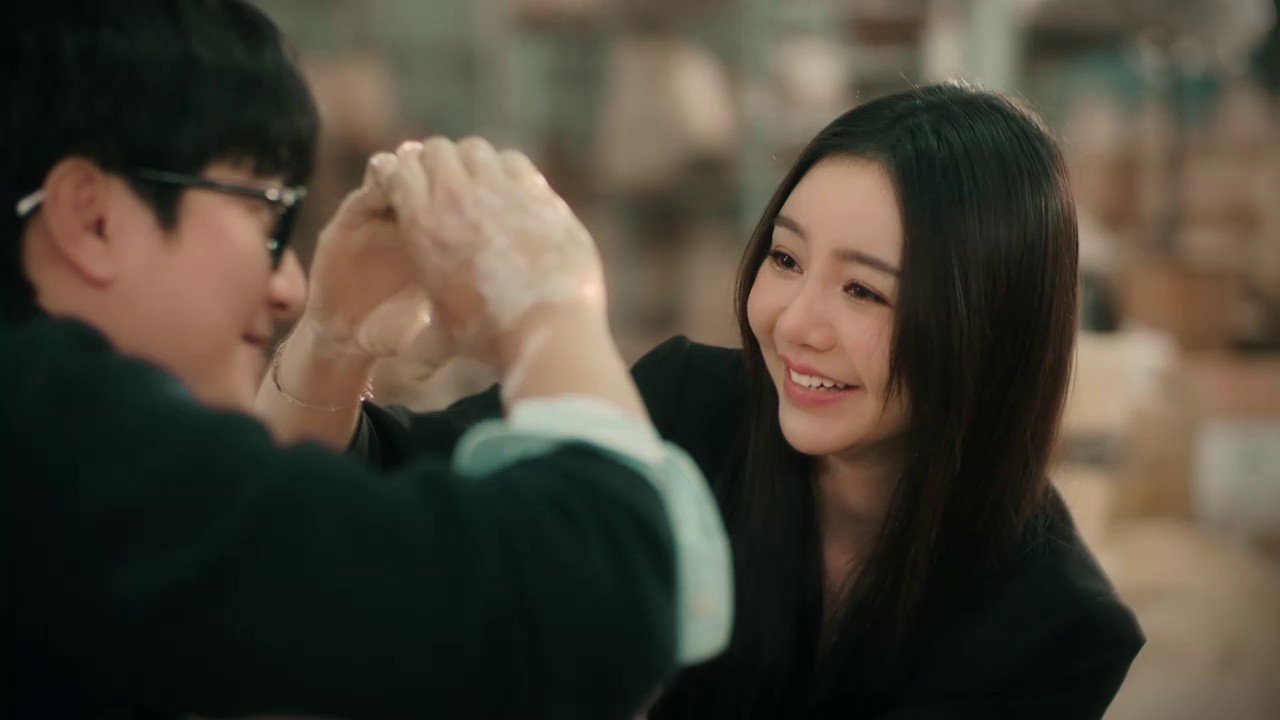 08-1775632569-quynh-kool-tiep-tuc-bi-reo-ten-vi-hat-san-kho-do-trong-buoc-chan-vao-doi