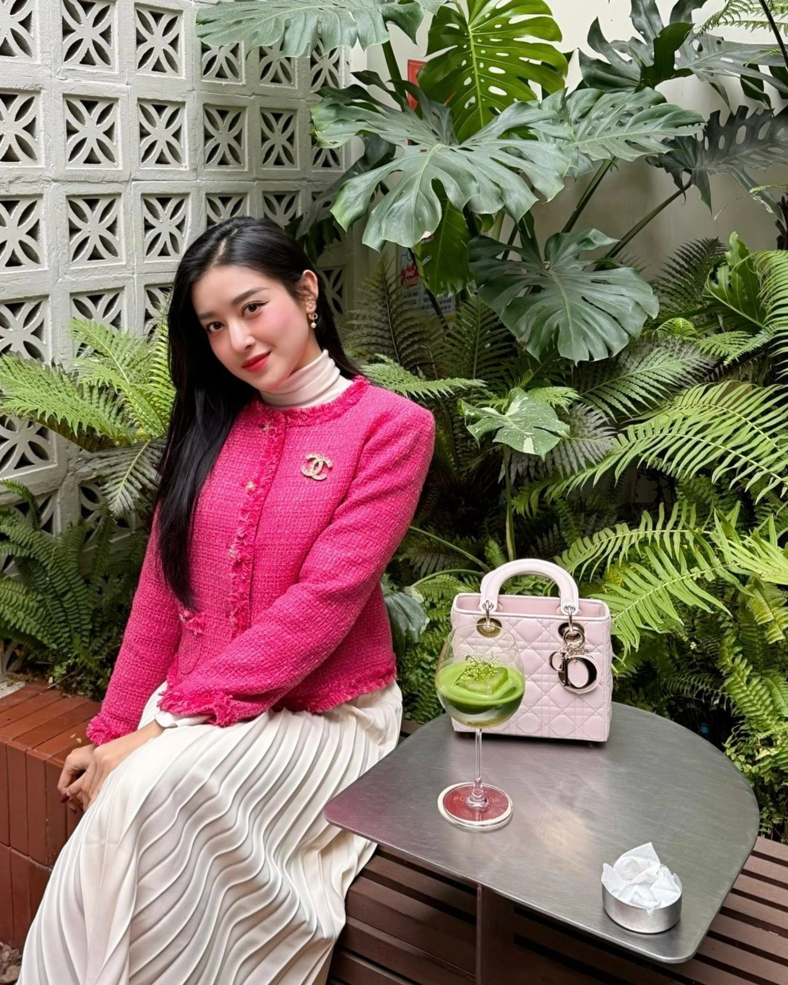 08-1775658096-lum-xum-thanh-ly-do-cu-cua-a-hau-huyen-my-giay-doi-gia-gap-4-lan-sau-2-nam-chinh-chu-noi-gi