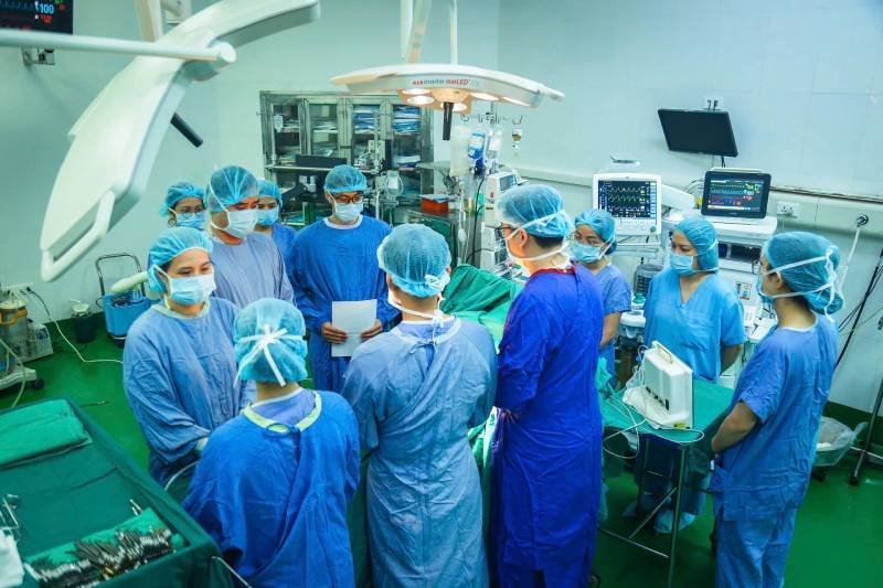 09-1775707044-nguoi-me-anh-nghen-ngao-khi-gap-lai-mot-phan-con-gai-trong-co-the-nhung-benh-nhan-viet-nam