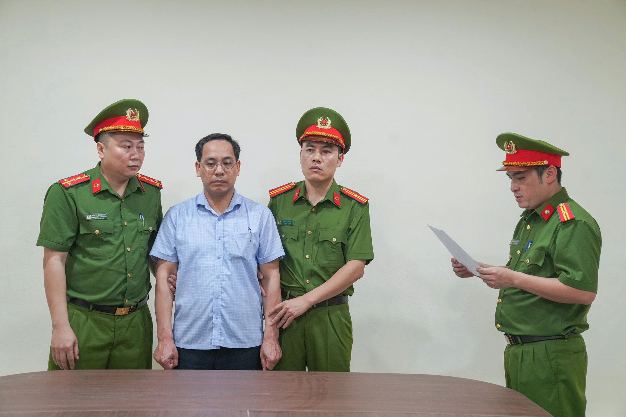 09-1775708026-chan-dong-vu-an-chan-tien-ho-tro-nguoi-yeu-the-tai-phu-tho-khoi-to-bat-giam-hang-loat-lanh-dao