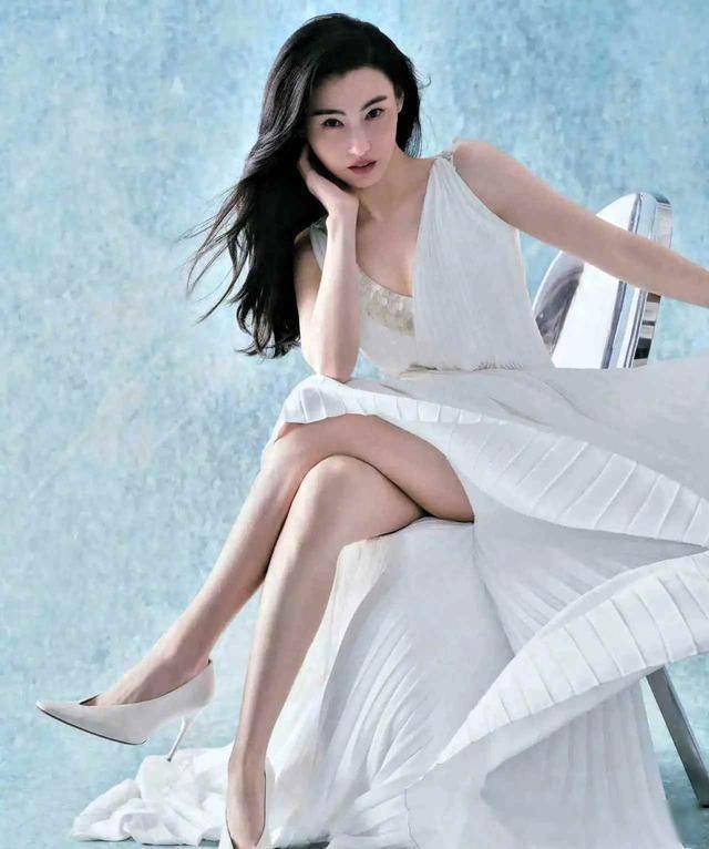 09-1775720515-truong-ba-chi-bat-ngo-gay-bao-tiem-kiem-dien-mao-moi-o-tuoi-45-khien-nhieu-nguoi-ngo-ngang