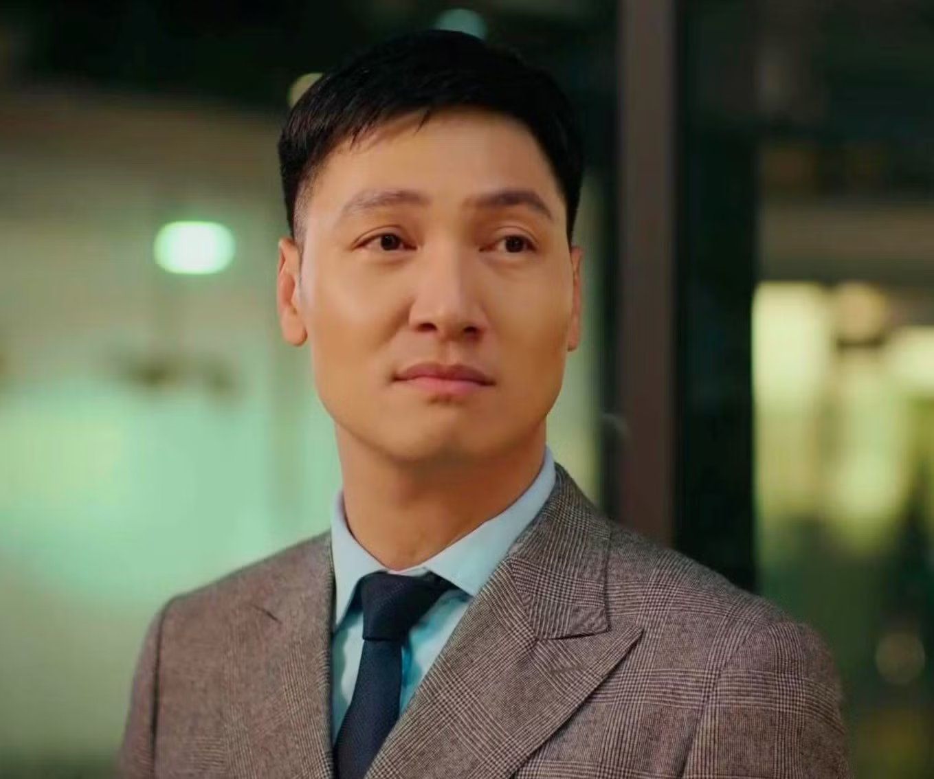 Cảnh quỳ lạy Mạnh Trường gây tranh luận- Ảnh 4.