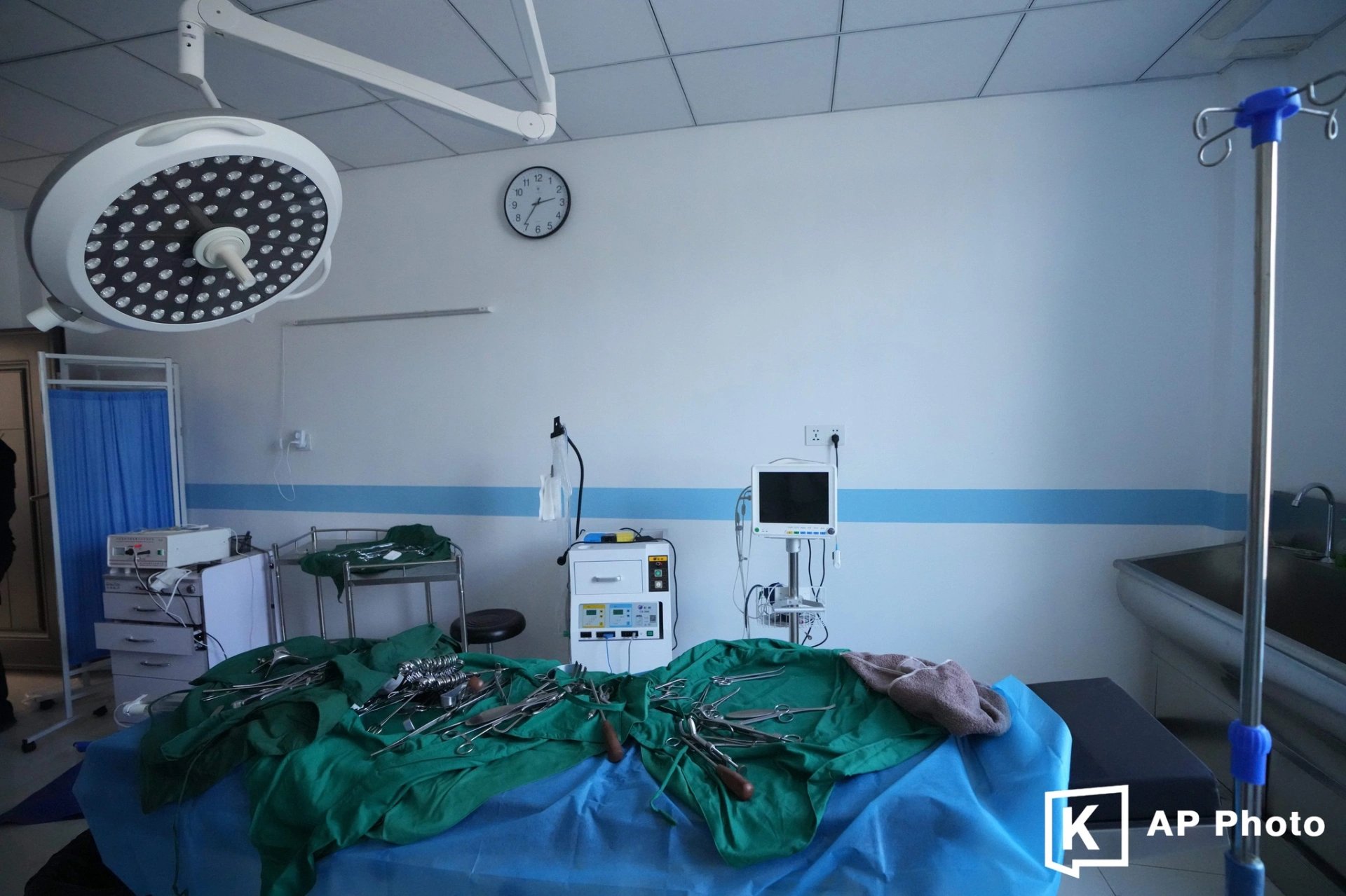 09-1775726190-can-canh-dai-cong-truong-lua-dao-80-hec-ta-noi-10000-cong-nhan-det-luoi-bay-nan-nhan-toan-cau