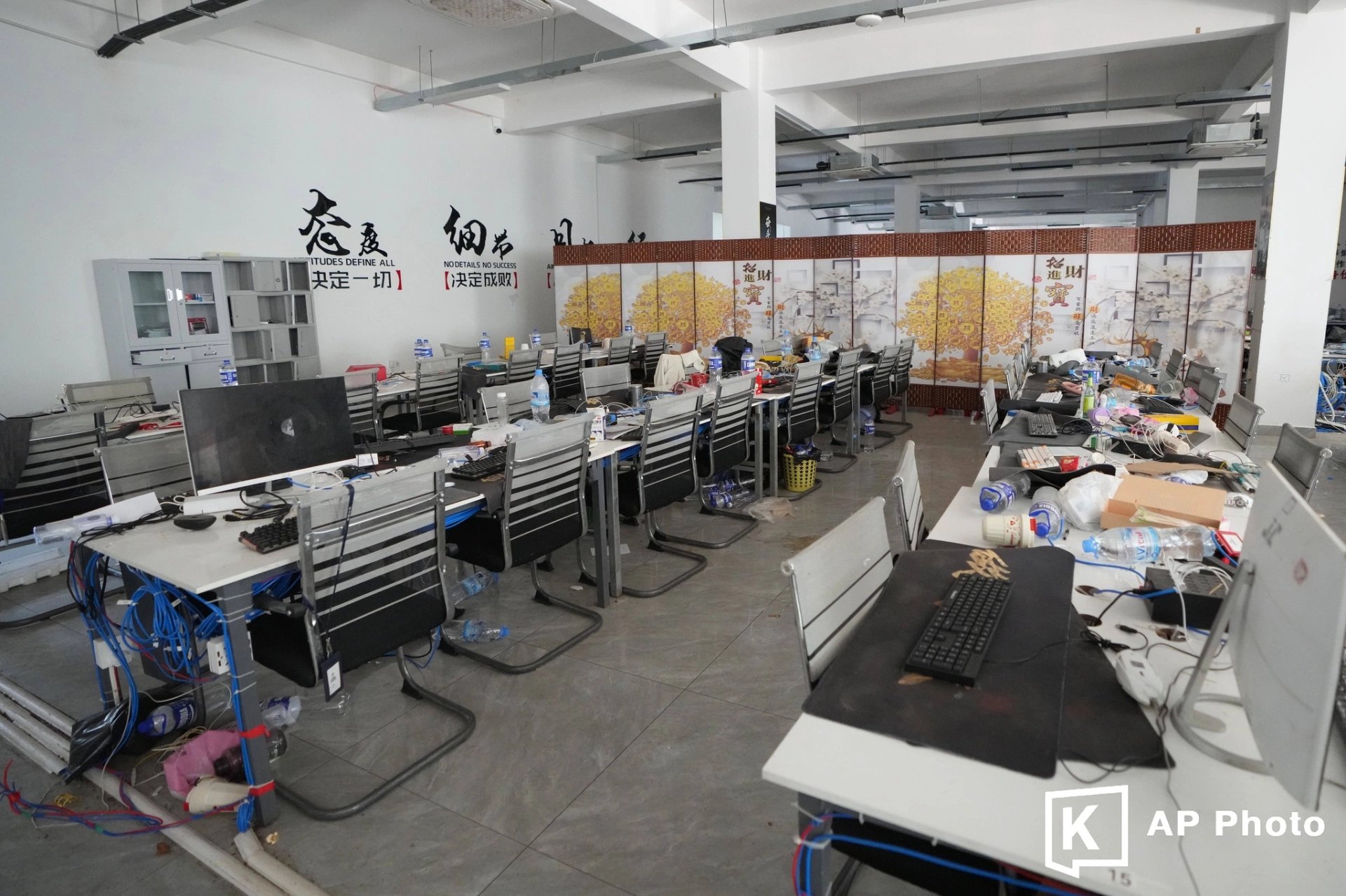 09-1775726190-can-canh-dai-cong-truong-lua-dao-80-hec-ta-noi-10000-cong-nhan-det-luoi-bay-nan-nhan-toan-cau