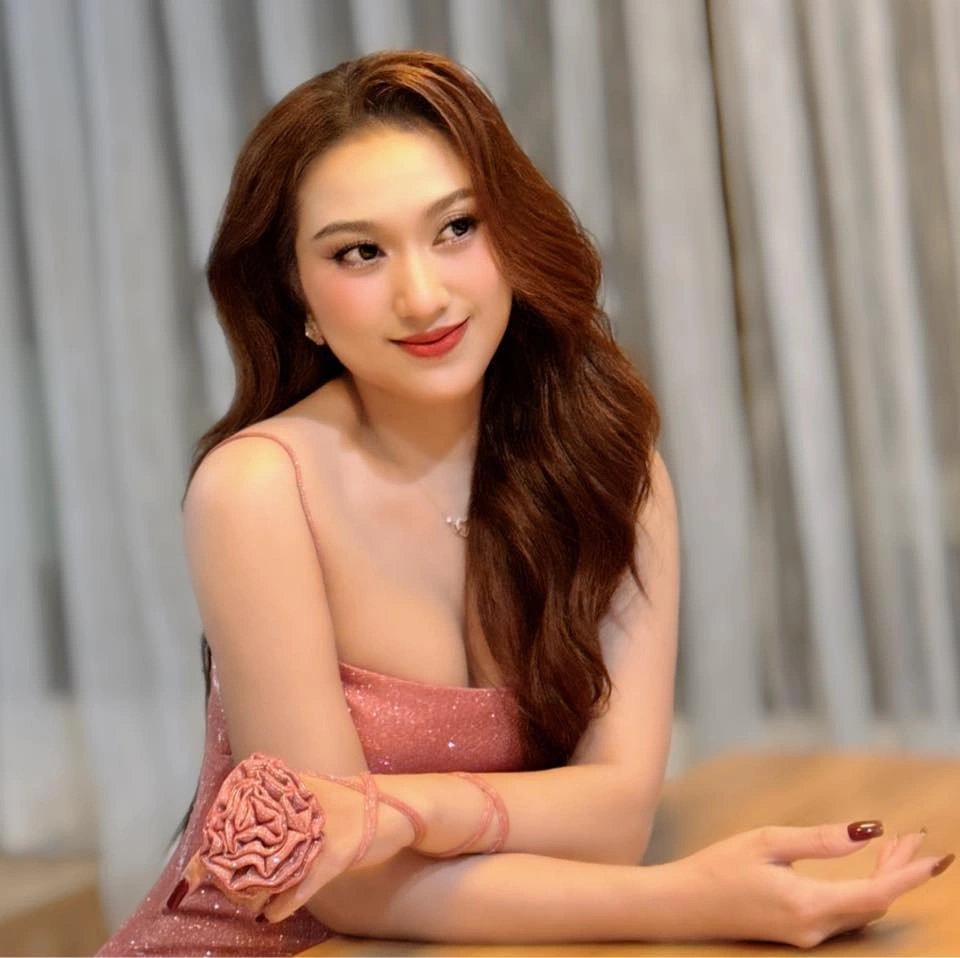 10-1775782391-tiec-nuoi-nang-tieu-thu-mua-he-soi-dong-huy-hon-thieu-gia-sat-ngay-cuoi-tuoi-35-dung-dung-truoc-dai-gia-ngan-ty