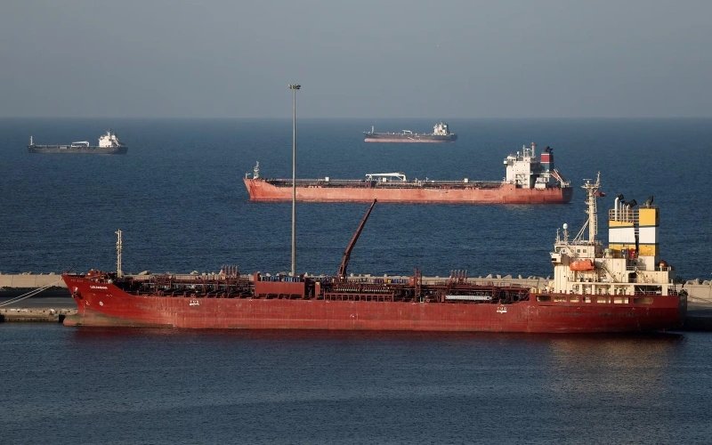 10-1775782850-ong-trump-canh-bao-gay-gat-iran-phai-dung-ngay-viec-thu-phi-tai-eo-bien-hormuz