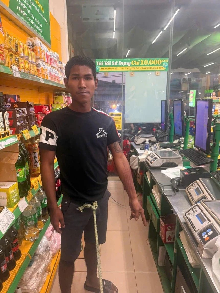 10-1775783757-thanh-nien-dot-nhap-bach-hoa-xanh-pha-ket-sat-lay-tien-choi-game-va-mua-sam