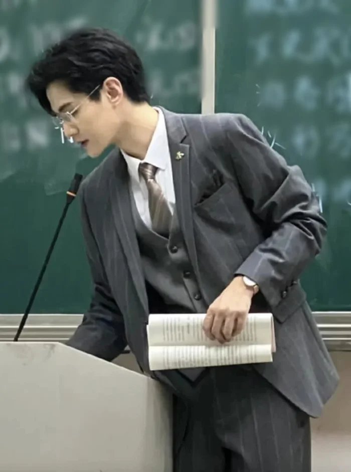 10-1775788235-tro-treu-chuyen-thay-giao-qua-dien-trai-khi-ngoai-hinh-nam-than-tro-thanh-noi-lo-cua-phu-huynh