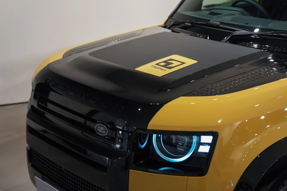 10-1775808549-sieu-pham-defender-110-trophy-edition-ve-sat-vach-viet-nam-gia-hon-6-ty-dong-gioi-han-chi-10-chiec