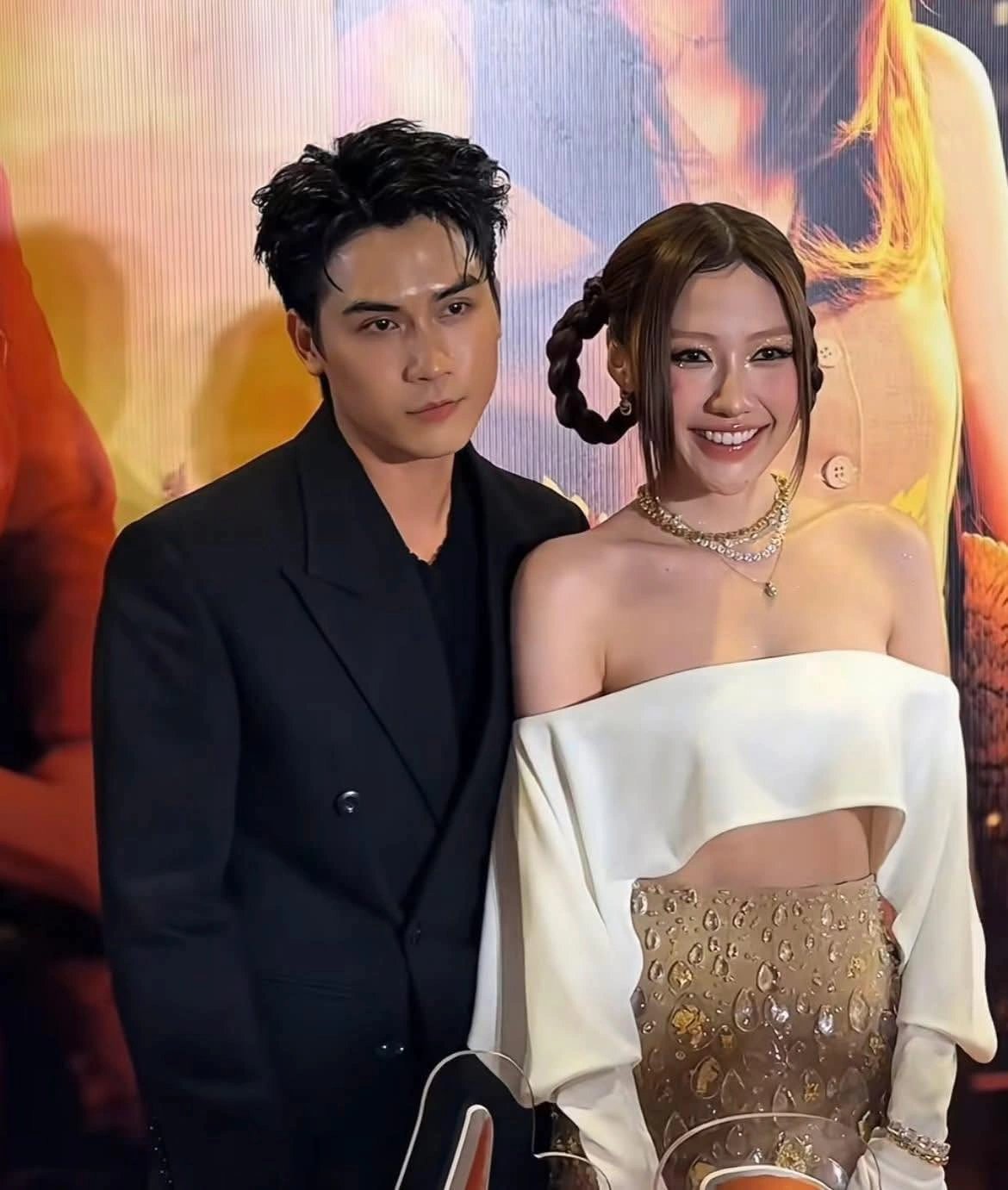 10-1775817081-vbiz-xon-xao-truoc-bung-binh-tinh-ai-moi-vo-dien-gia-huy-bi-nghi-phat-tin-hieu-voi-uyen-an-du-dang-duoc-day-thuyen-cung-le-tam-trieu-dang