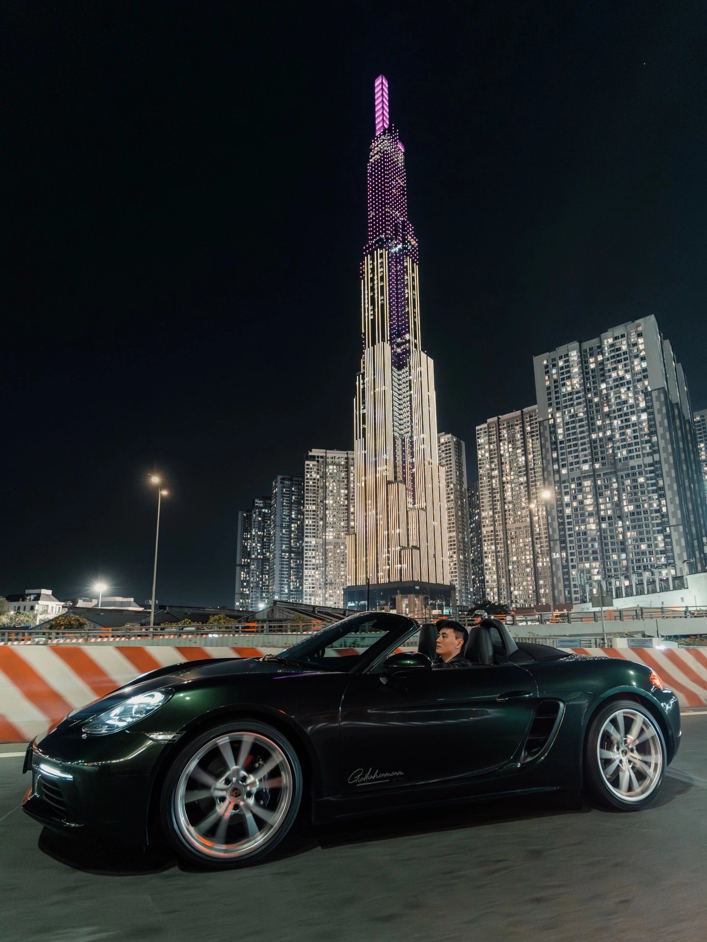 10-1775822120-bi-nghi-ngo-kiem-tien-ac-de-tau-porsche-va-mercedes-kien-hoang-gia-dinh-cam-cam-chinh-thuc-he-lo-cong-thuc-thanh-cong